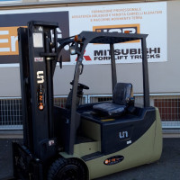 UN Forklift UFBT20 - 3